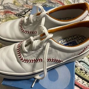 Keds Leather Baseball Shoes size 9.  Great sneakers to wear on game day.